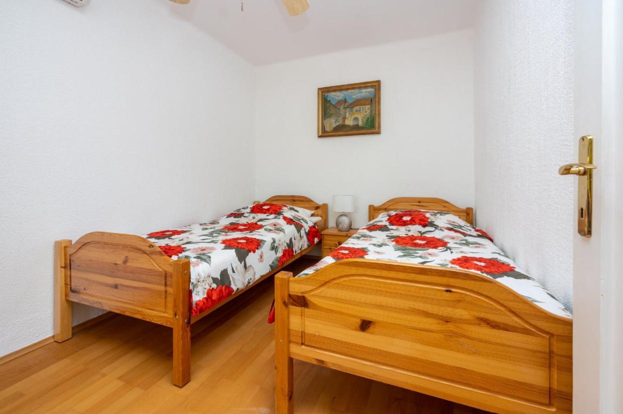 Kuca Za Odmor Antic - Holiday House Antic Novi Vinodolski Buitenkant foto