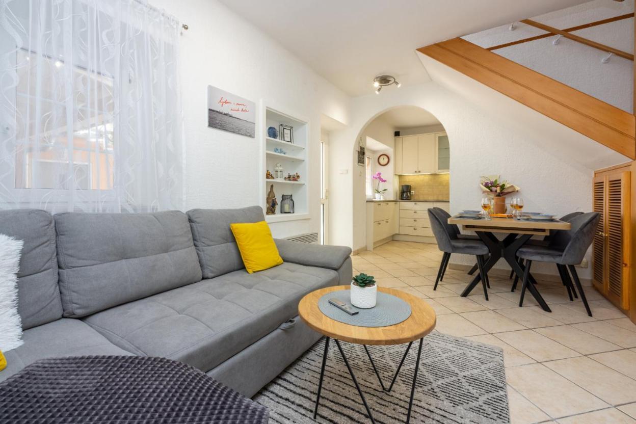 Kuca Za Odmor Antic - Holiday House Antic Novi Vinodolski Buitenkant foto